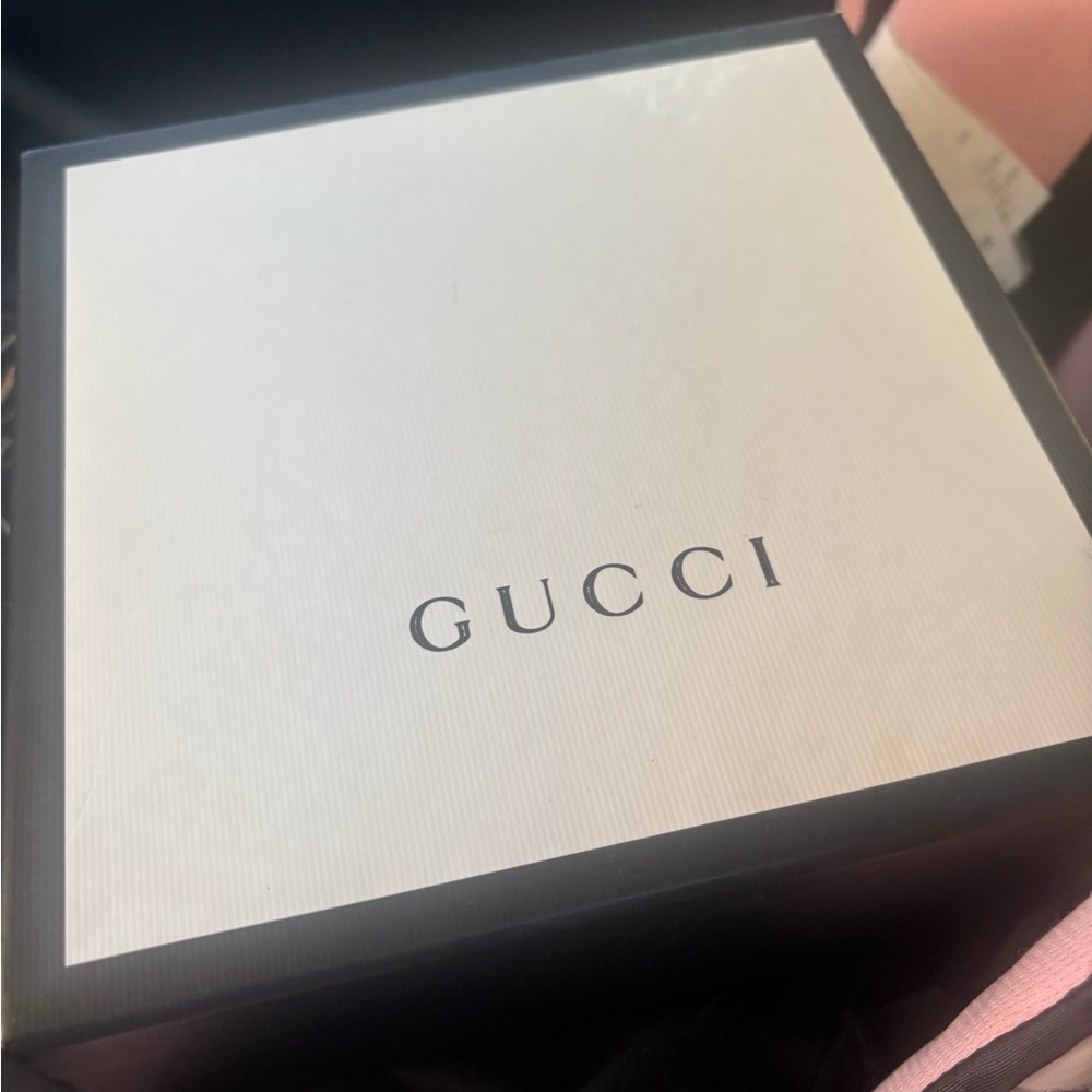 Gucci Leather Belt with Gold GG Emblem - Picture 3 of 3